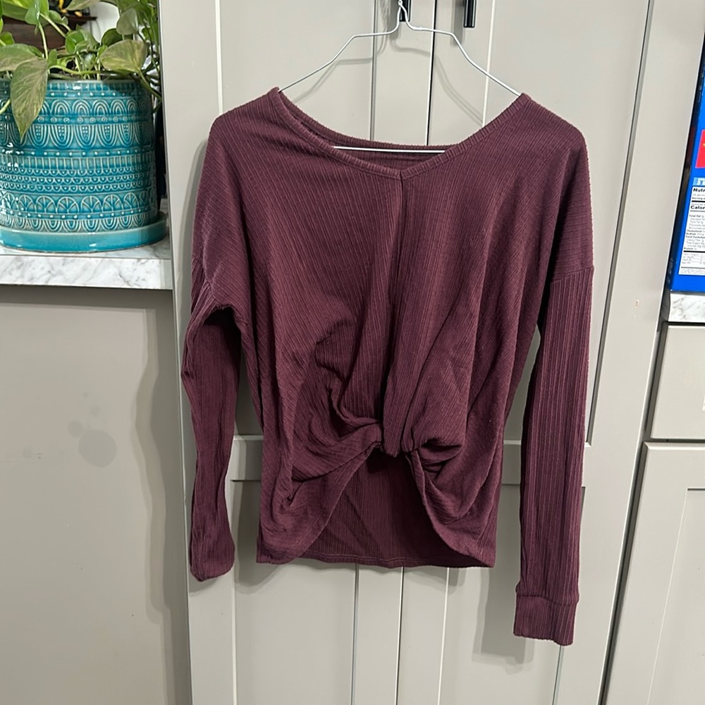 Garnet cropped shirt.